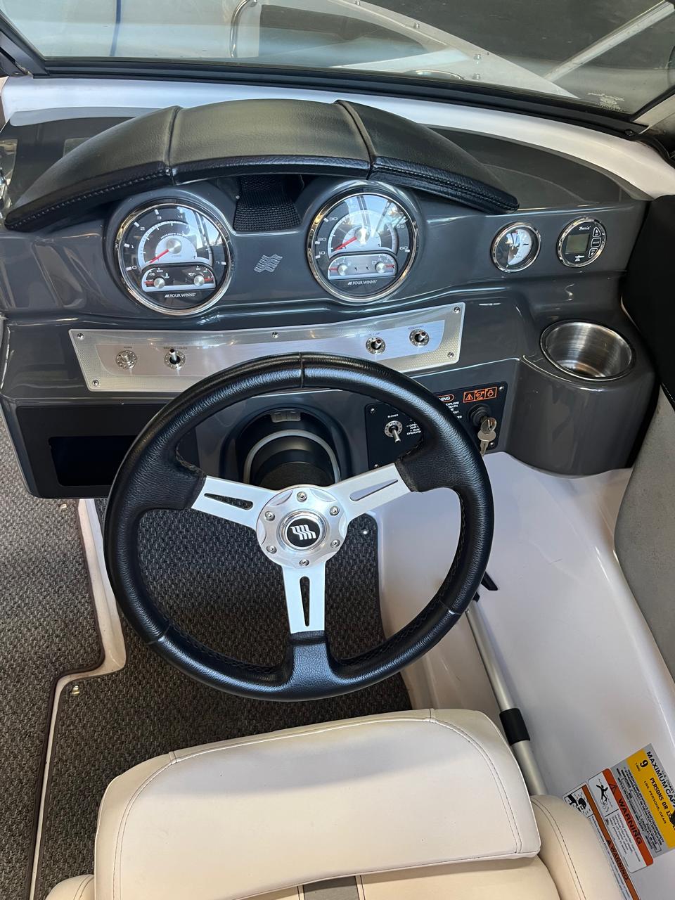 Four Winns 190 2013 Volvo 225 